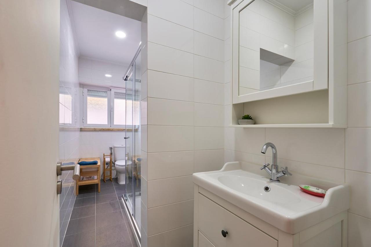 Belem Light Filled Apt With Patio, By Timecooler Lisbon Exterior photo